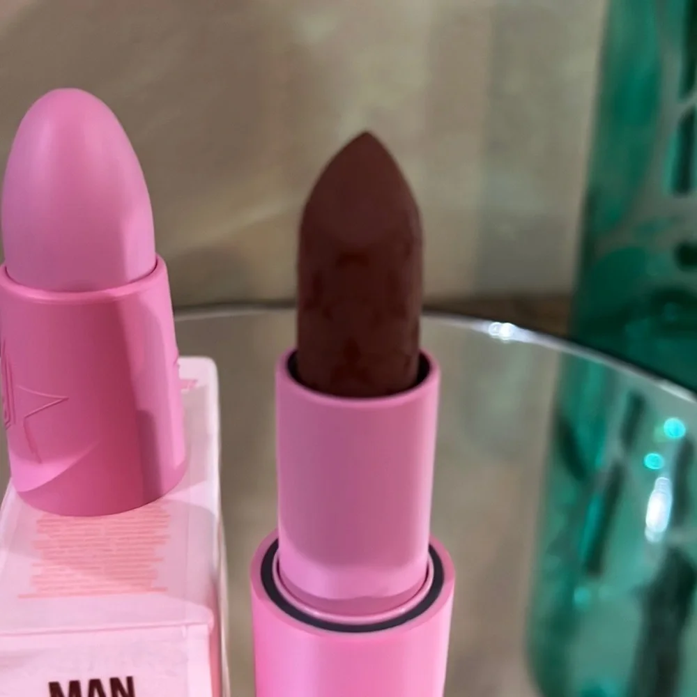 Jeffree Star Velvet Trap lipstick in color Man Down. New!